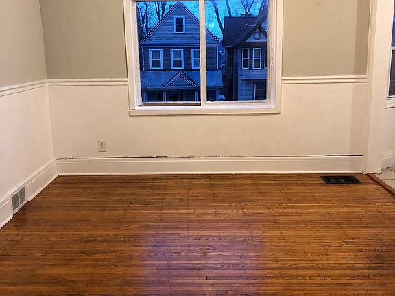 2nd image of 277 Hoyt St #2