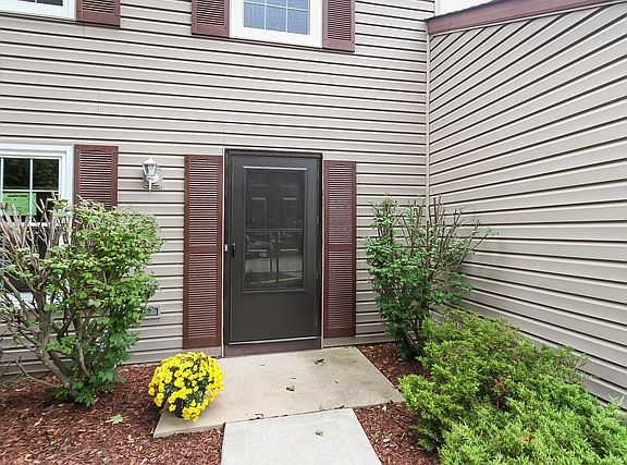 3rd image of 104 Kensington Dr