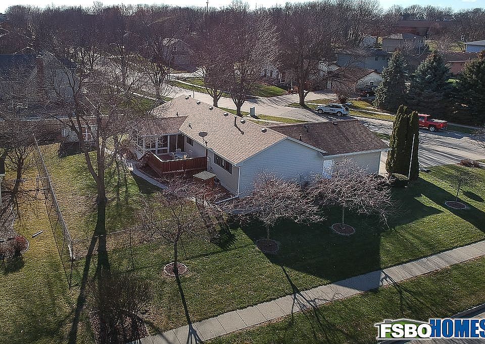 2nd image of 901 SE Wanda Dr