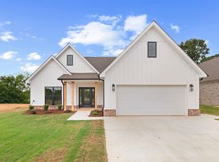 80 Foster Dr, Florence, AL 35633