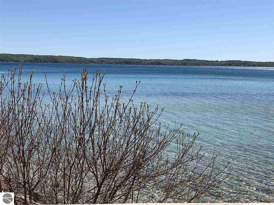 1273 Crystal Dr, Frankfort, MI 49635 Zillow