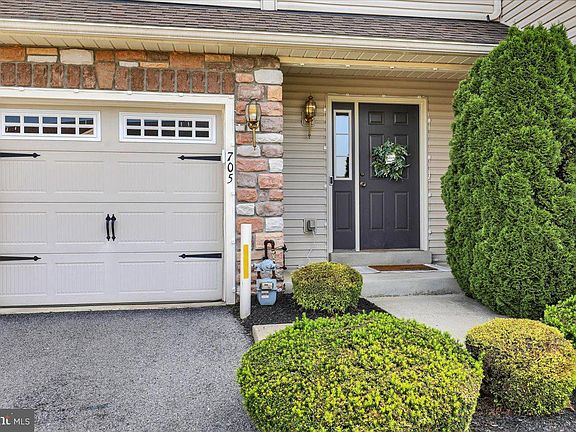 4th image of 705 Caramist Cir