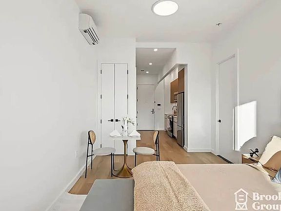 4th image of 556 Baltic St #1005