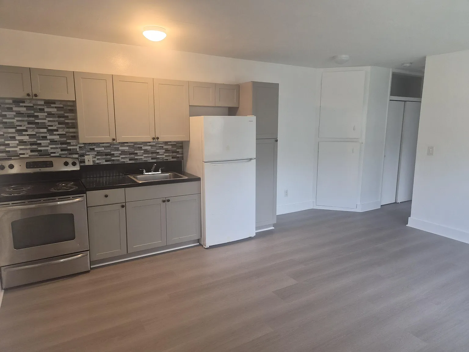 1 bed, 1.0 bath, 502 sqft, $1,700 — Photo 2