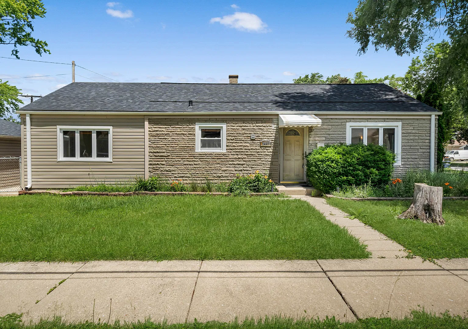 3 bed, 1350 sqft, $2,895 — Photo 1