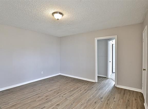 4th image of 909 Westmoreland St