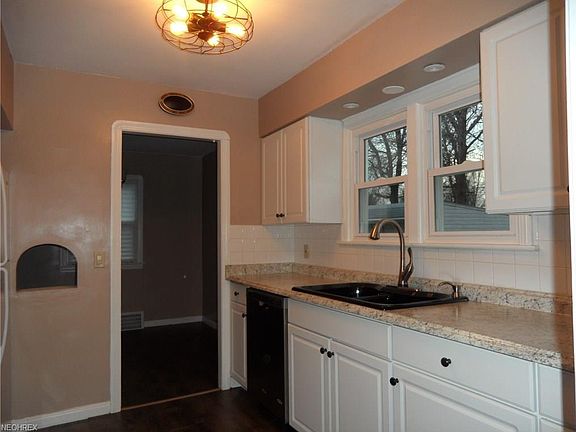 5th image of 7280 Parma Park Blvd