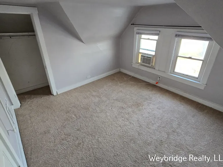 Spencer 3923 — Photo 10