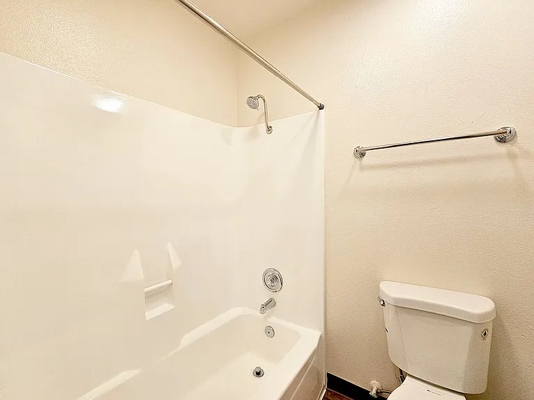 Vista Bella Apartment Homes — Photo 12