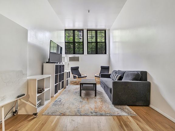 5th image of 324 Pearl St APT 1C