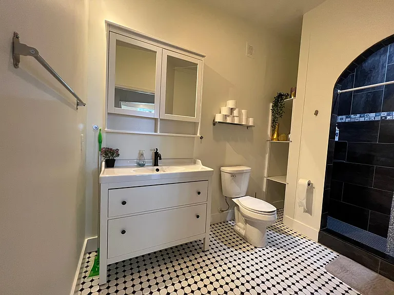 313 2nd St SE #205 — Photo 9