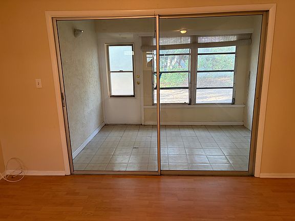 4th image of 1002 De Soto Dr