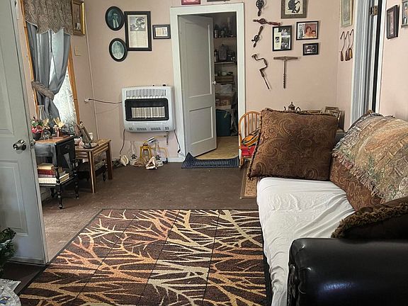 4th image of 7844 Knobs Rd