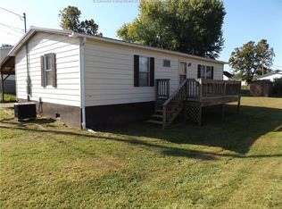 22 Valley St, Winfield, WV 25213