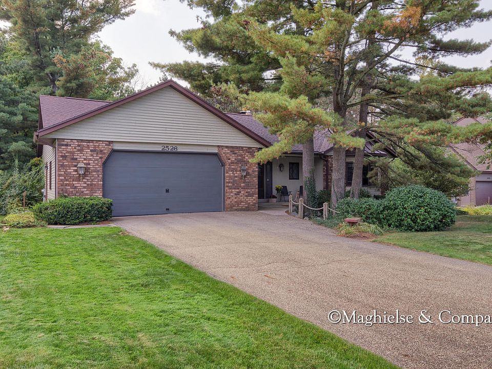 1st image of 2526 Pineview Dr NE
