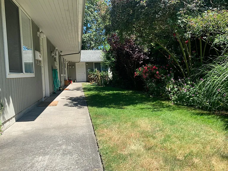 4048 2nd Ave NE — Photo 7