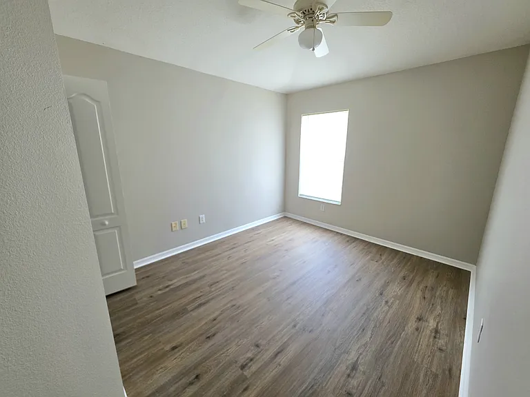 12604 Montford Ln — Photo 13