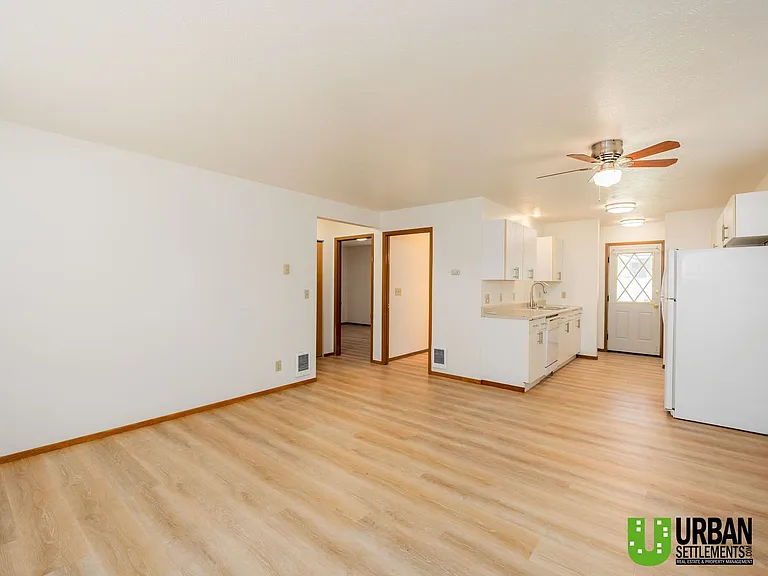 3531-3533 E Upriver Dr — Photo 2