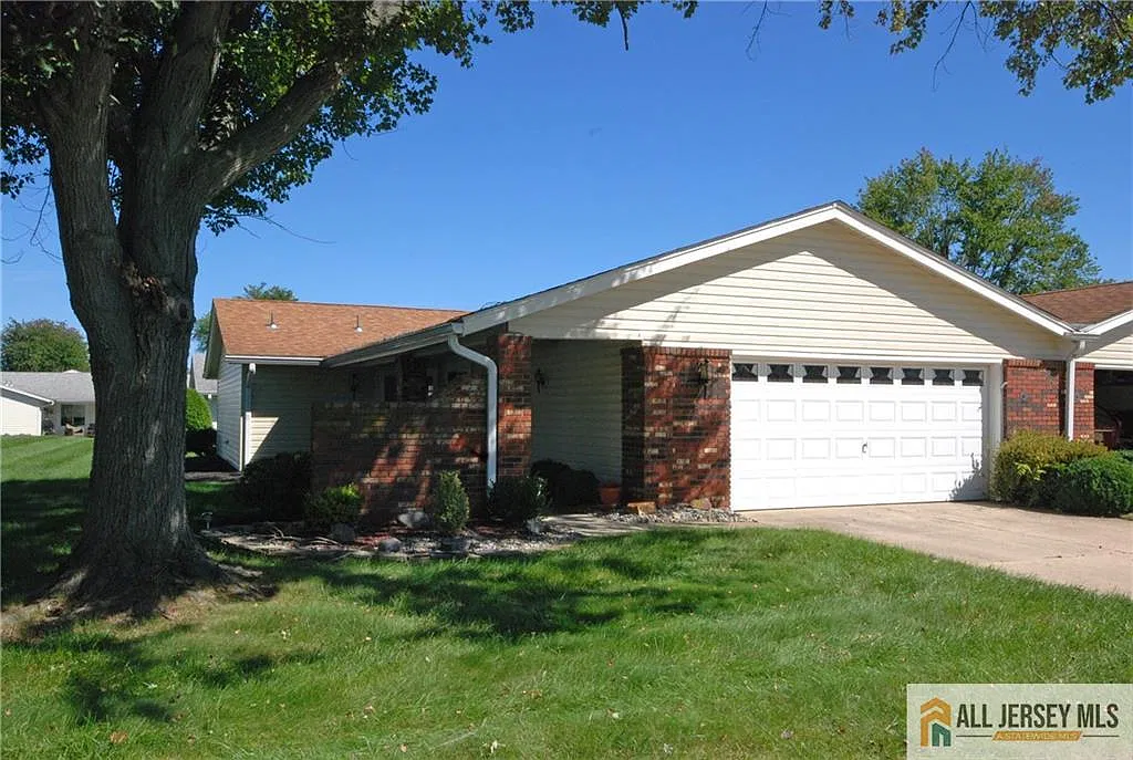 2 bed, 2.0 bath, 1304 sqft, $2,700 — Photo 1
