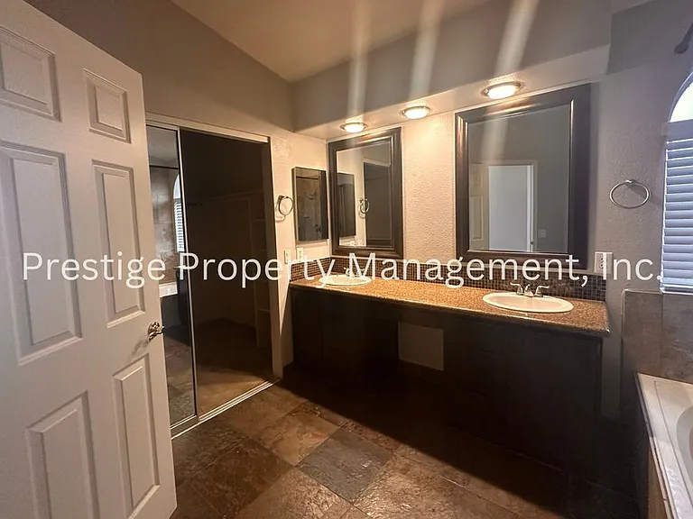 1390 W Copper Creek Pl — Photo 8