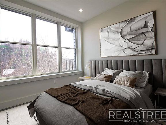 4th image of 730 E 32nd St #4G