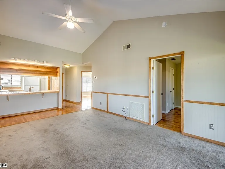4616 SE 6th Ave #202 — Photo 12