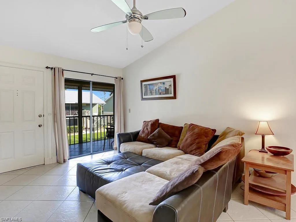 2 bed, 2.0 bath, 1031 sqft, $1,600 — Photo 2