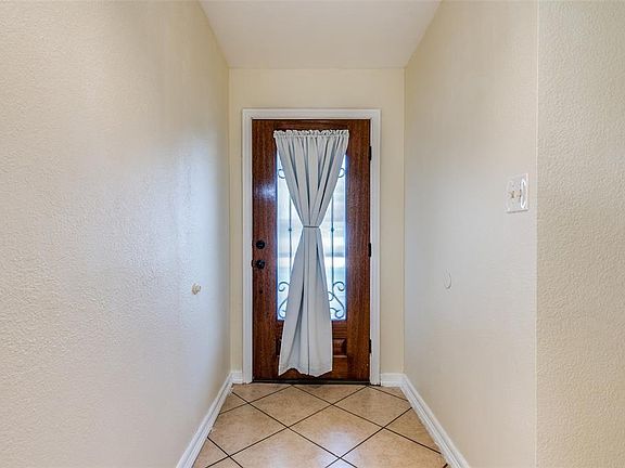 5th image of 2111 Sharpshire Ln