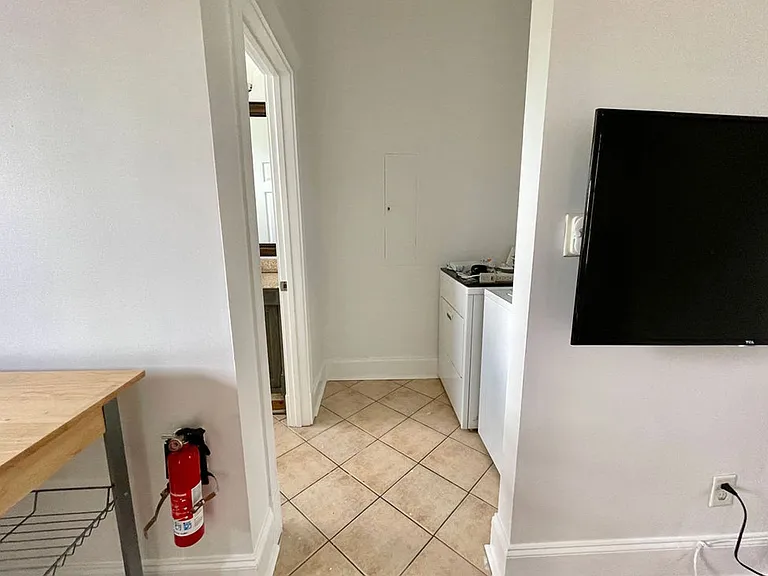 22 Cooper St #B — Photo 10