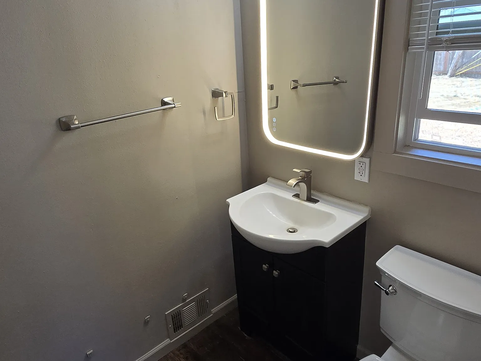 3 bed, 1252 sqft, $2,099 — Photo 4