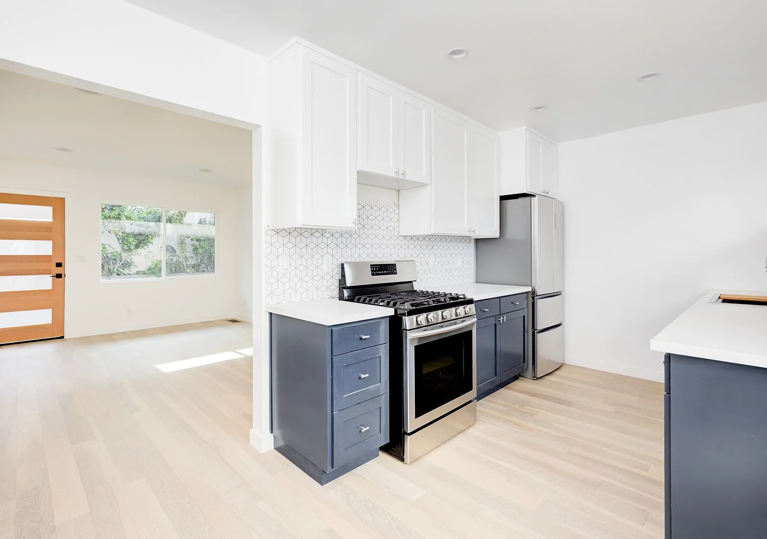 2314 Glendale Blvd — Photo 2