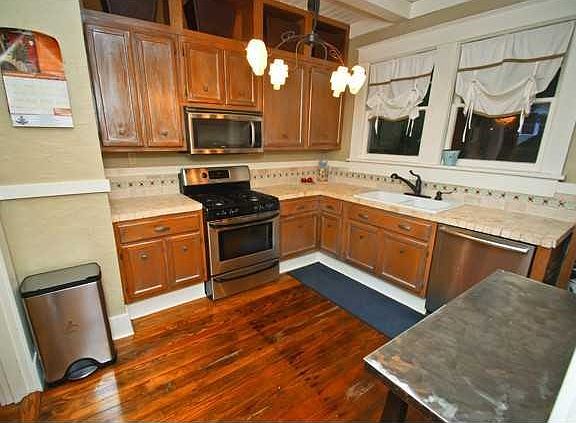 4th image of 105 N Cox St