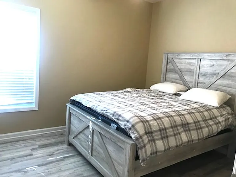 302 Caroline Cir — Photo 13