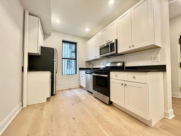 3rd image of 115 Parkside Ave