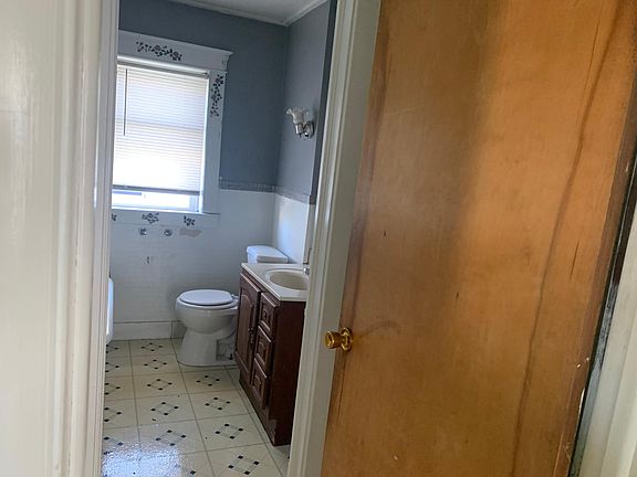 2nd image of 616 30th St #2