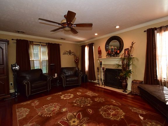 2nd image of 1420 California Dr