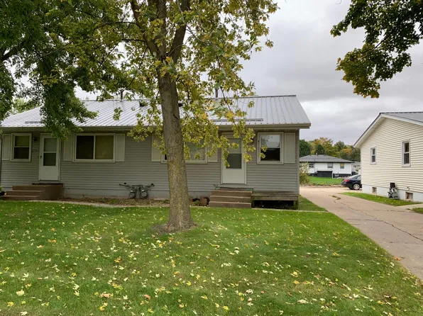 2735 E Ave Nw, Cedar Rapids, IA 52405