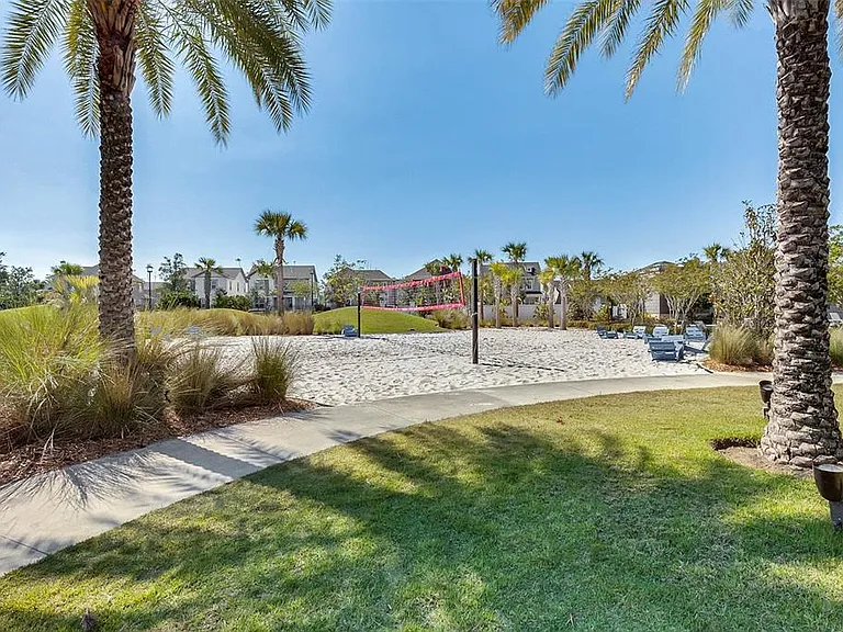 7035 Nemours Pkwy — Photo 33