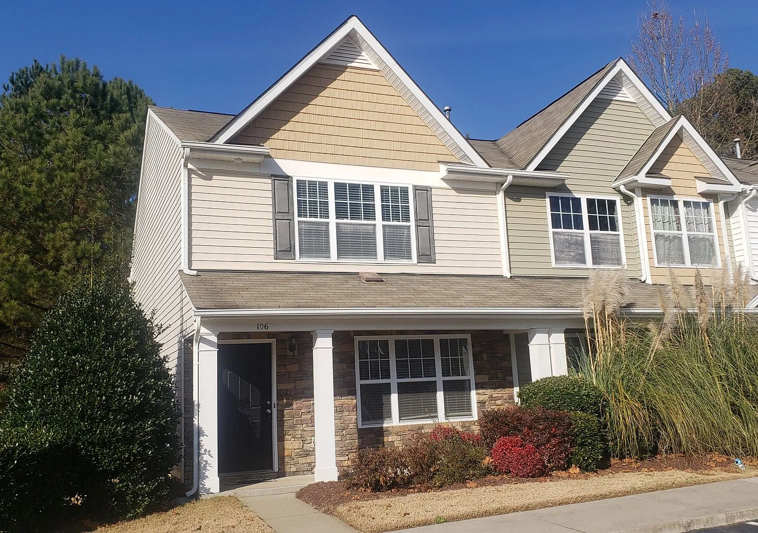 Wonderful 2br/2.5ba townhome near downtown Apex! Available Now! — Photo 2