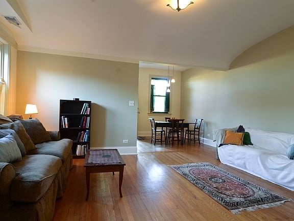3rd image of 7431 N Greenview Ave #3