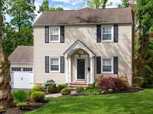 31 Concord Dr, Livingston, NJ 07039