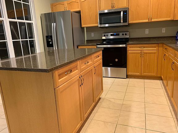 3rd image of 3038 Cummings Ave