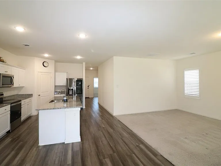 736 Richmond Dr — Photo 15