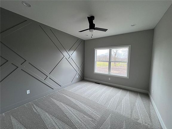 4th image of 696 Salem Rd