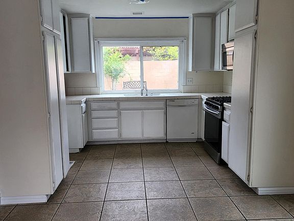4th image of 2414 S Del Norte Pl