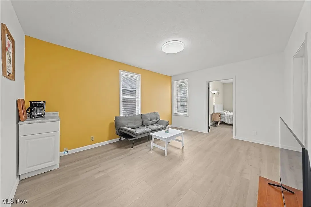 2 bed, 824 sqft, $1,025 — Photo 2
