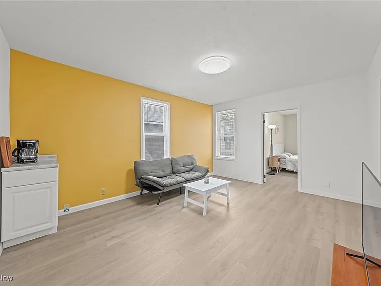 1411 E 47th St #UP — Photo 2