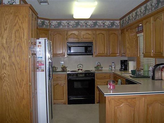 5th image of 404 S Oaklawn Ave