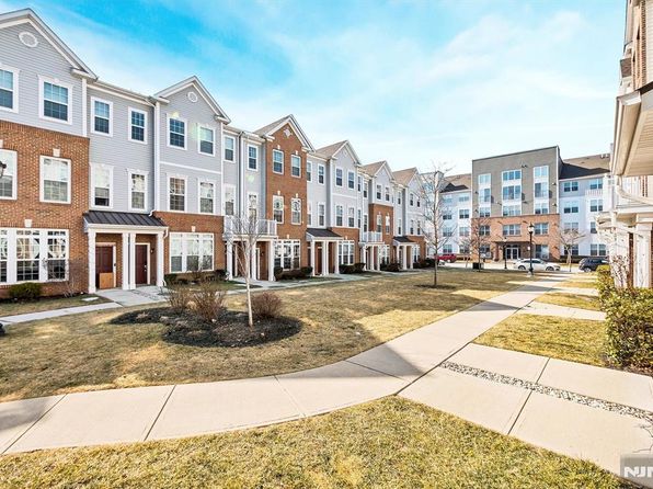 11 Veterans Dr, Wood Ridge, NJ 07075