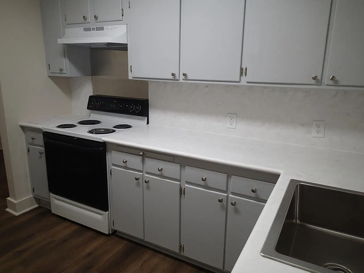 1 bed, 700 sqft, $1,350 — Photo 3